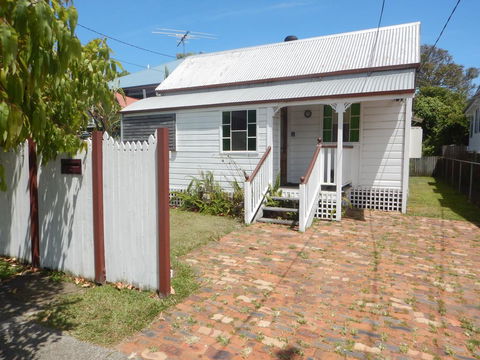 Pine Cottage - Hotel Gold Coast 2