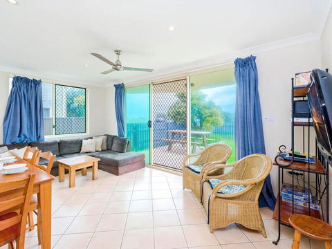 Pippi View 1 (Bottom) - Across The Road From The Beach! - Hotel Gold Coast 1