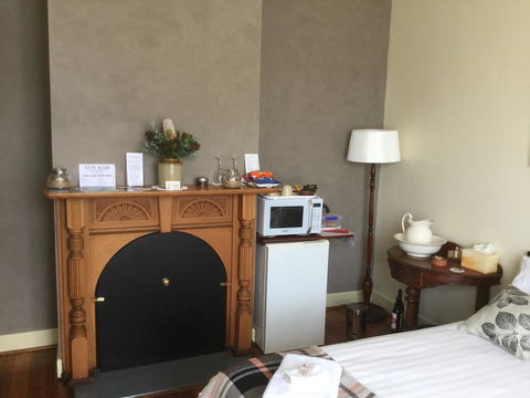Pump Jack B&B - Hotel Gold Coast 3