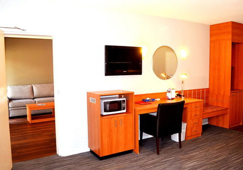 Ramada Hotel & Suites By Wyndham Cabramatta - Hotel Gold Coast 3