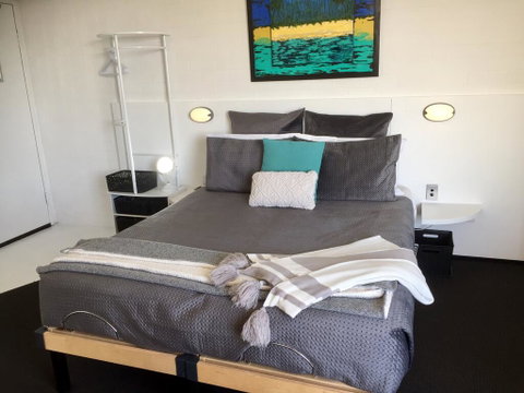 Ramada Resort Studio Split Queen Electric Adjustable Bed - Hotel Gold Coast 1