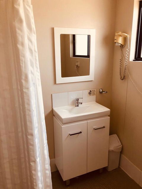 Red Cedar Motel - Hotel Gold Coast 3