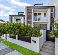 Relax in a Spacious  Modern Townhouse in Asquith - Hotel Gold Coast