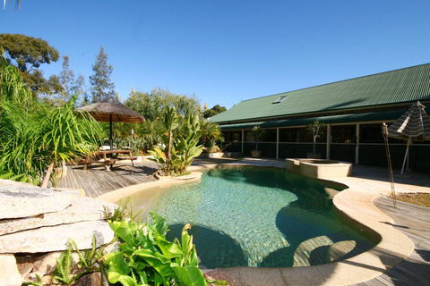 Relaxin - Hotel Gold Coast 1