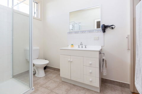 RENOVATED BEACH BEAUTY - ROSEBUD - Hotel Gold Coast 0