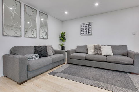 Renovated Unit In The Heart Of Macquarie Park - Hotel Gold Coast 1