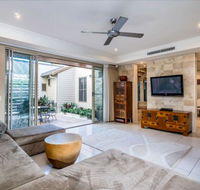 Resort Living with Private Pool sleeps 8 - Hotel Gold Coast