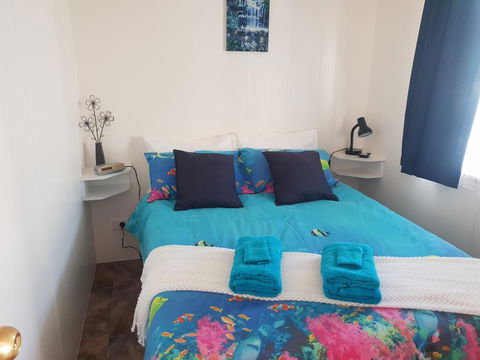 Rocks Retreat Cabin - Seal - Hotel Gold Coast 3