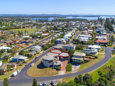 Romiaka 8 - Views Over The Pippi Beach - Hotel Gold Coast 2