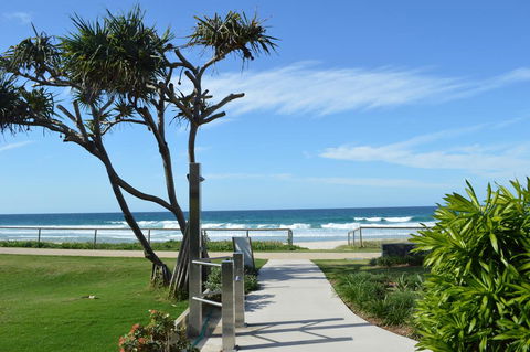 Sanctuary Beach Resort - Hotel Gold Coast 0
