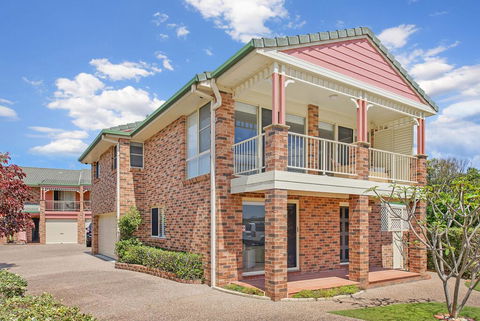 SEASCAPE - An Enticing Lakeside Escape - Hotel Gold Coast 3