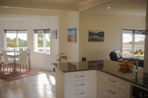 Seaside Retreat - Hotel Gold Coast 2