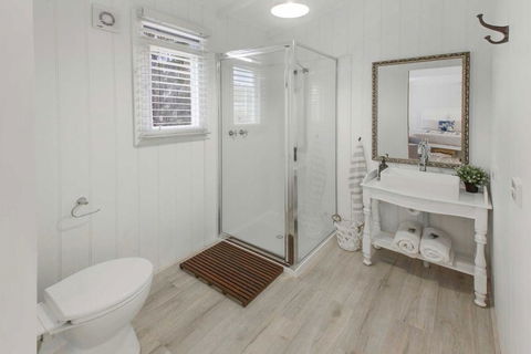 Shearers Cottage - Pet Friendly Holiday Accommodation - Hotel Gold Coast 2