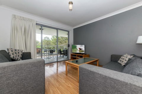 Shoal Bay Beach Club, 17/2 Shoal Bay Road - Hotel Gold Coast 0