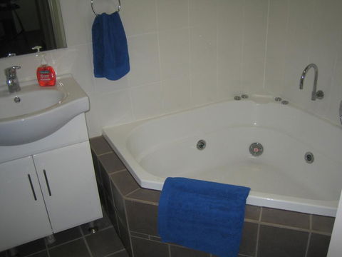 Showgrounds Cottage Naracoorte - Hotel Gold Coast 3