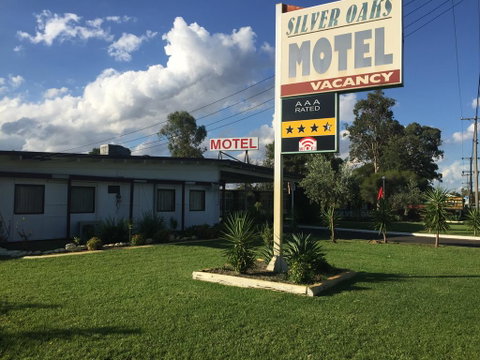 Silver Oaks Motel - Hotel Gold Coast 2