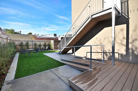 Single Room W/ Private Bathroom In Brunswick! - Hotel Gold Coast 1