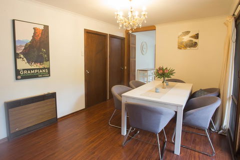 Six Seasons - Halls Gap - Hotel Gold Coast 0