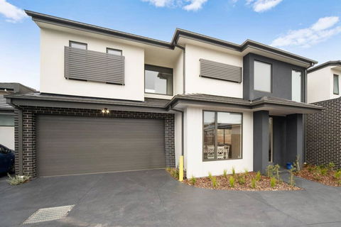 Sleek, Modern Capel Sound! - Hotel Gold Coast 2