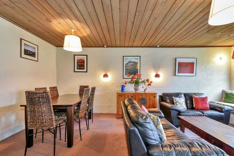 Snowgums 06 - Hotel Gold Coast 2