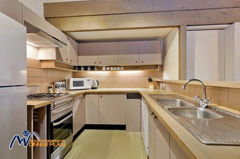 Snowgums 13 - Hotel Gold Coast 1