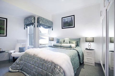 Snowgums 15 - Hotel Gold Coast 3