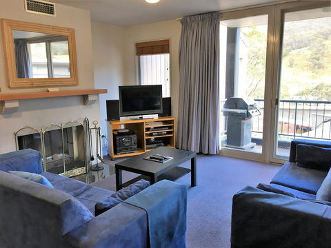 Snowman 6 - Hotel Gold Coast 0