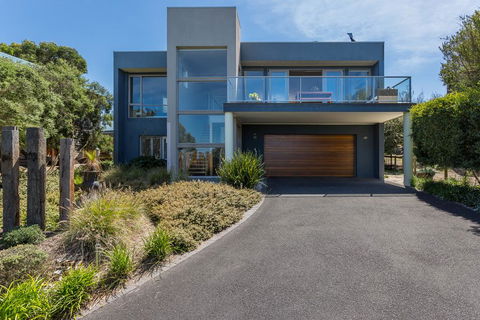 Sophisticated Contemporary Coastal Living With Sweeping Views In Cape Schanck - Hotel Gold Coast 2