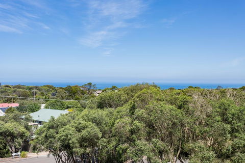 Sophisticated Contemporary Coastal Living With Sweeping Views In Cape Schanck - Hotel Gold Coast 1