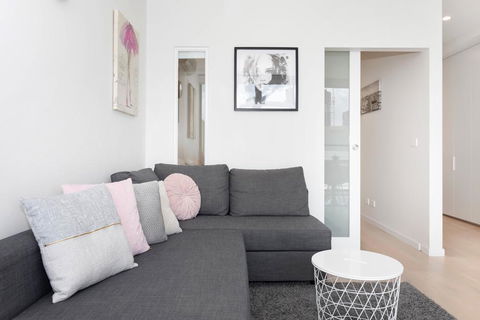 South Yarra City View Apartment With Car Park, Amazon Alexa, Spotify, Netflix, And WiFi - Hotel Gold Coast 3