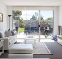 Spacious Modern Apartment In Sydney's North Shore - Hotel Gold Coast