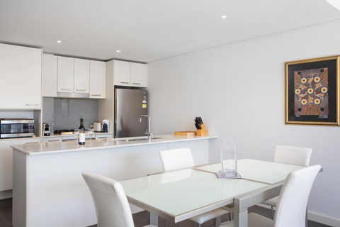 Spacious Modern Apartment In Sydney's North Shore - Hotel Gold Coast 3