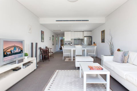 Spacious Modern Apartment In Sydney's North Shore - Hotel Gold Coast 1