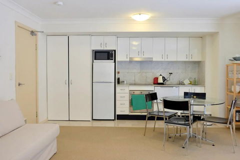 Spacious Studio By The Beach In Manly - Hotel Gold Coast 1