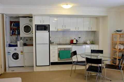 Spacious Studio By The Beach In Manly - Hotel Gold Coast 2