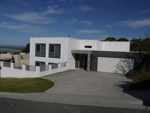 Spectacular Holiday Living - Hotel Gold Coast 0