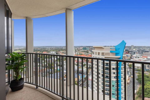 SPIRE - Fast Internet Monthly Stays W Carpark - Hotel Gold Coast 3
