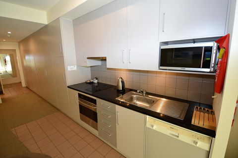 Squatters 1 - Hotel Gold Coast 3