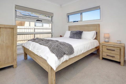 Staughton Sounds - Hotel Gold Coast 2