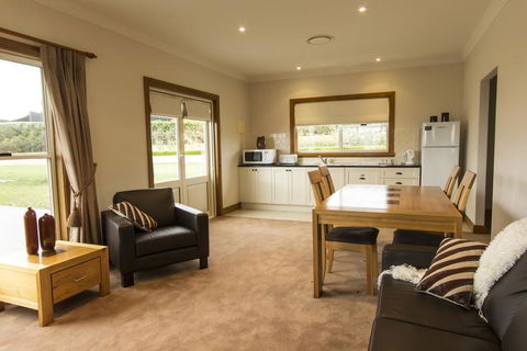 Stay Bathurst - Hotel Gold Coast 1