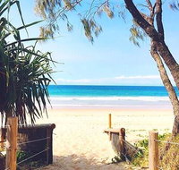 Steps from Mudjimba Beach 3 BR Apt Sunshine Coast with WIFIPoolParking - Hotel Gold Coast
