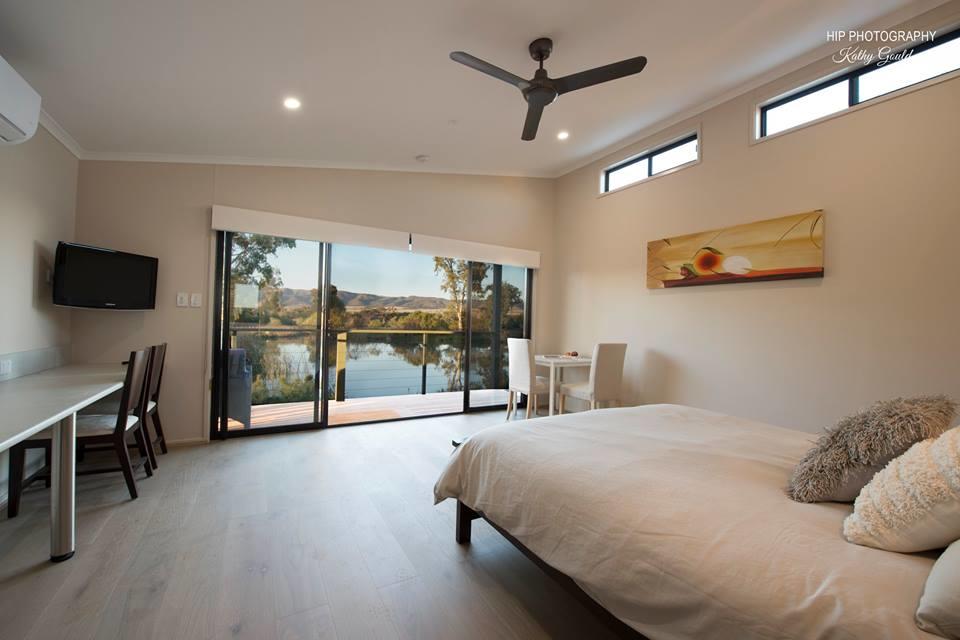 Warnertown SA Hotel Gold Coast