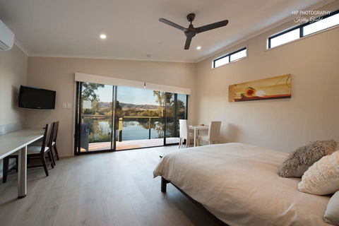 Still Earth - Hotel Gold Coast 0