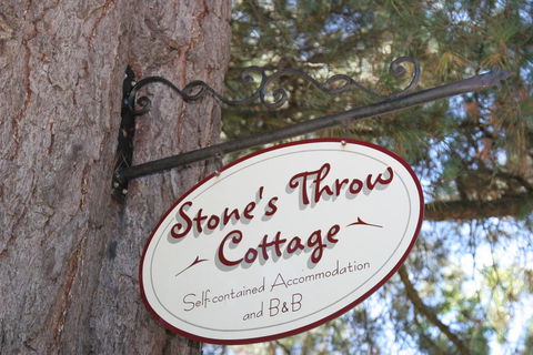 Stone's Throw Cottage Bed And Breakfast - Hotel Gold Coast 1