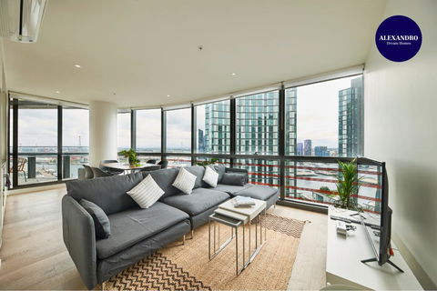 STUNNING 2 BED 2 BATH STYLISH UNIT // FREE PARKING - Hotel Gold Coast 2