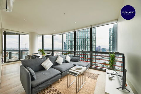STUNNING 2 BED 2 BATH STYLISH UNIT // FREE PARKING - Hotel Gold Coast 0