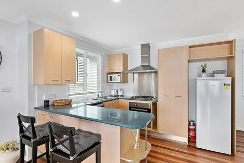 Stunning Family Escape On The Point With Bay Views - Hotel Gold Coast 1