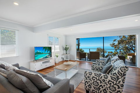 Stunning Family Escape On The Point With Bay Views - Hotel Gold Coast 0