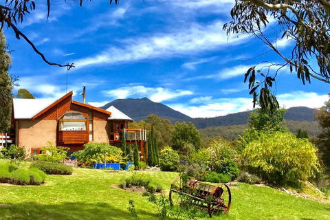 STUNNING HOME WITH AMAZING VIEWS - Just 20 Mins To The City And Only 10 To MONA! - Hotel Gold Coast 1
