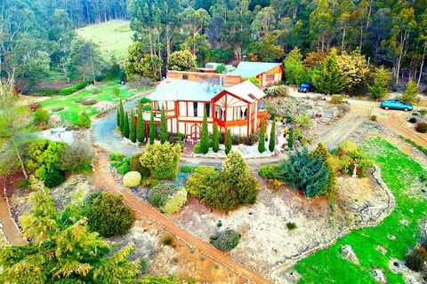 STUNNING HOME WITH AMAZING VIEWS - Just 20 Mins To The City And Only 10 To MONA! - Hotel Gold Coast 2